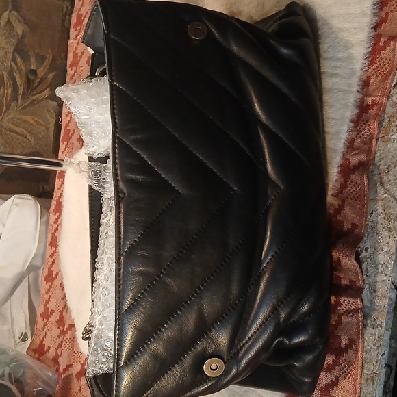 Kurt Geiger Elegant Black Quilted Handbag - Picture 9 of 12